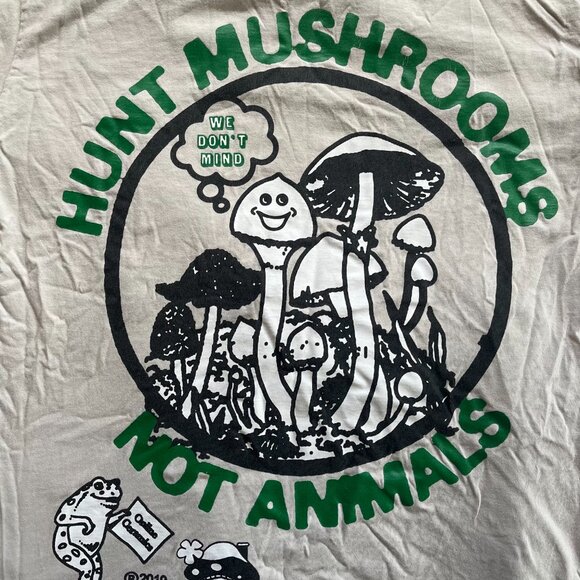 Rare "Hunt Mushrooms Not Animals" Online Ceramics T Shirt - Picture 6 of 8